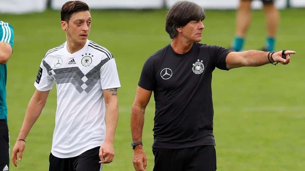 لوف: "أوزيل لم يتصل بي ليخبرني باعتزاله... لم يتصل بي حتى الآن"