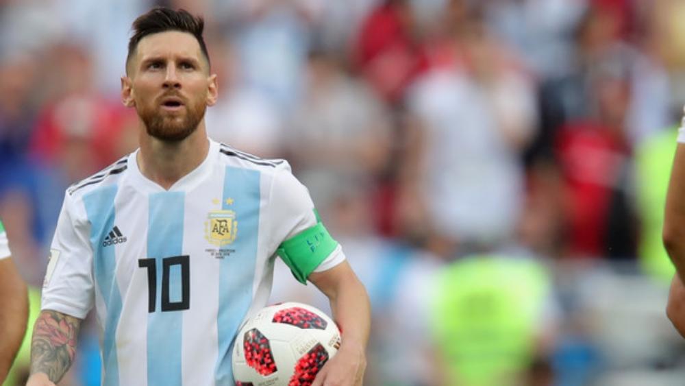 ميسي يدرس مستقبله مع الأرجنتين بعد الفشل المونديالي