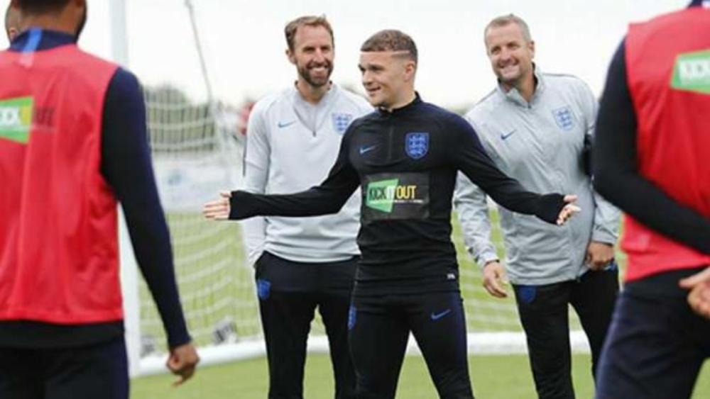 جزء من ودية إنجلترا وسويسرا يُبثُّ تلفزياً بدون ألوان