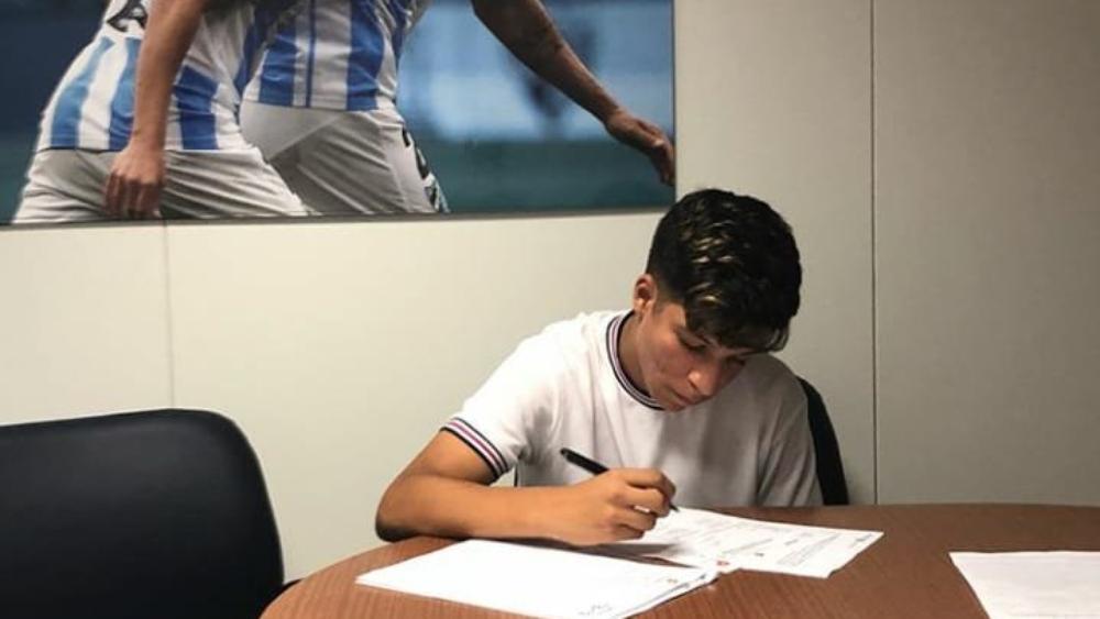 رسمياً: عميد المنتخب المغربي لأقل من 17 يوقع عقداً احترافياً رفقة ملقة الإسباني