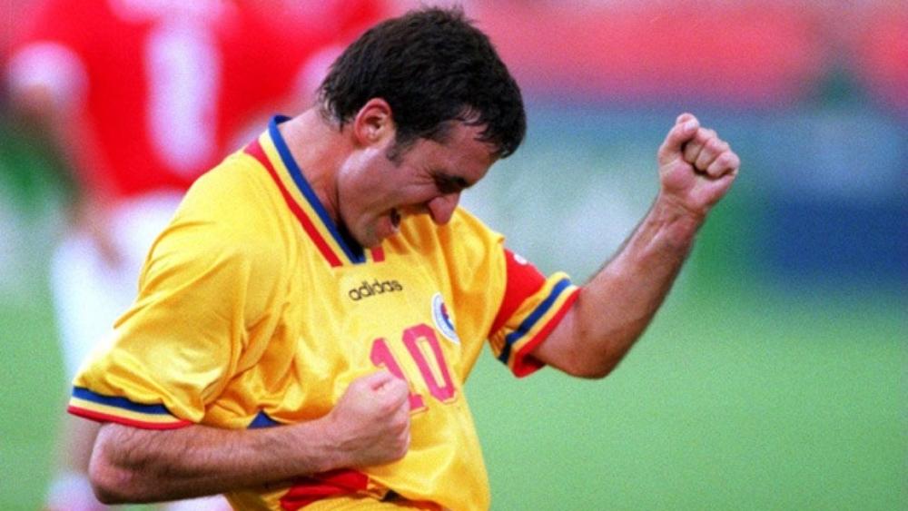 نجل أسطورة الكرة الرومانية يُسجل هدفاً عالمياً