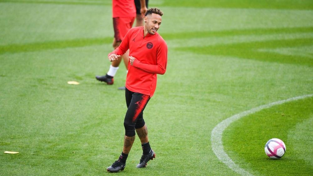 نيمار يغيب عن باريس سان جرمان ضد سانت إتيان