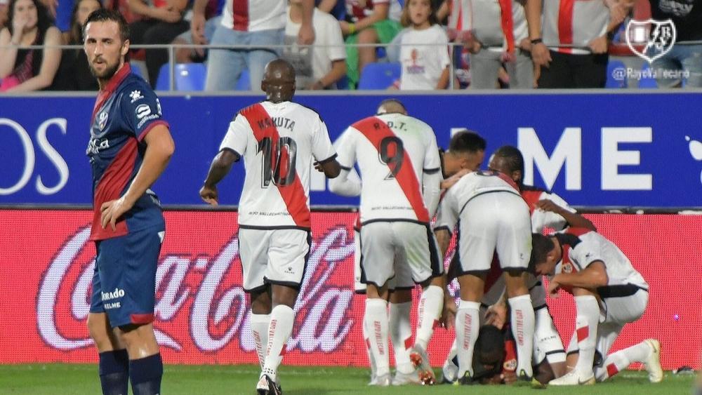 رايو فاليكانو يحقق فوزه الأول على حساب هويسكا