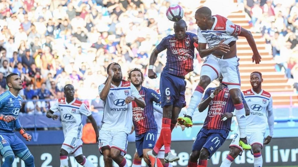 ليون يُفلت من الهزيمة أمام كان بتسعة لاعبين