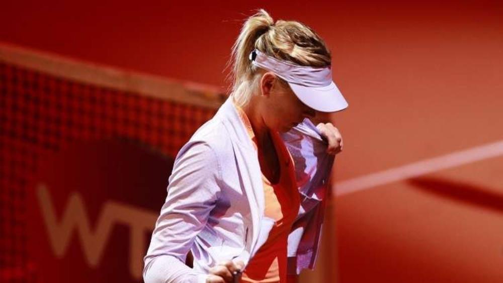 الحسناء شارابوفا تنهي موسمها مُبكراً