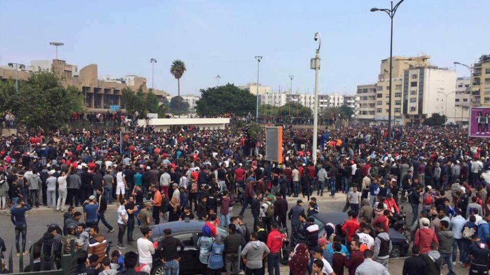 خاص/ أمْن البيضَاء يَعتقلُ ثلاثة أشخاص من مُروجي التذاكِر في السّوق السودَاء