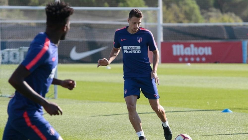 أتلتيكو مدريد يستعيد مدافعه الأيسر بعد تعافيه