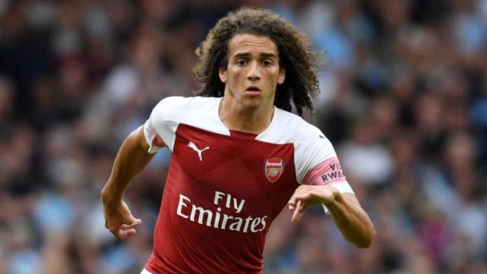 الكندوزي يتجاهل "المساعي المغربية" ويُُبدي حُلمه بمنتخب "الدُّيوك"