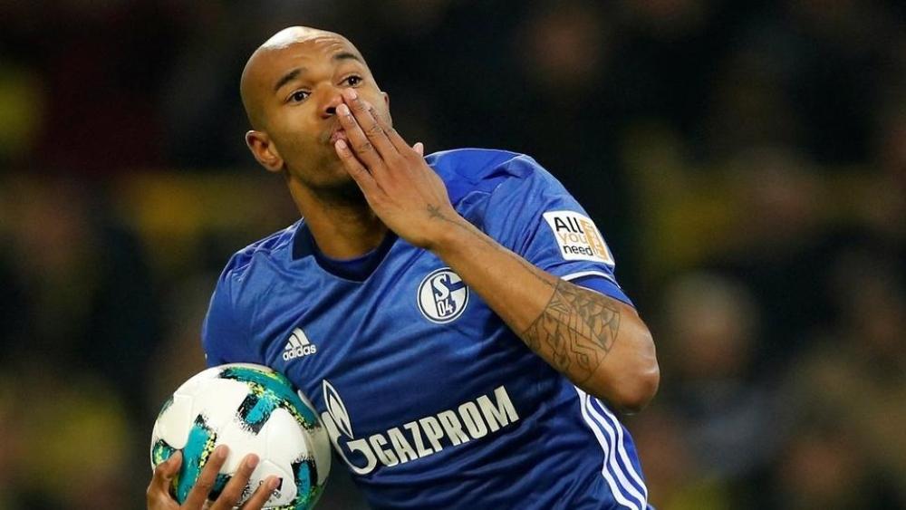 البرازيلي نالدو يفتح النار على مدرب شالكه السابق