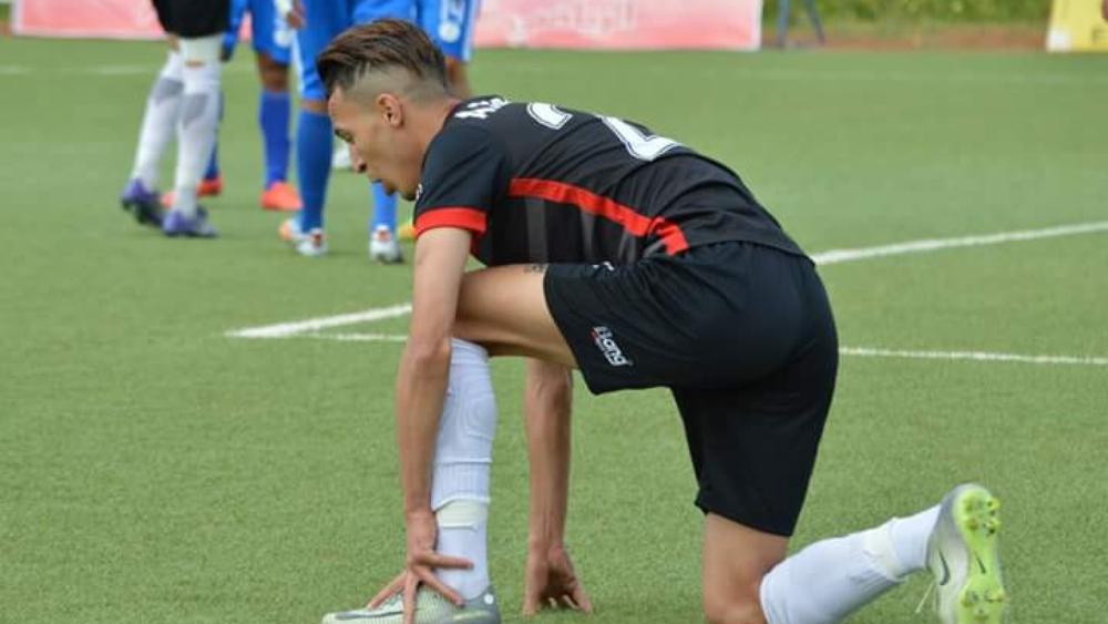 اللاعب زريول يتلقى نبأ وفاة والدته بعد نهاية مباراة فريقه