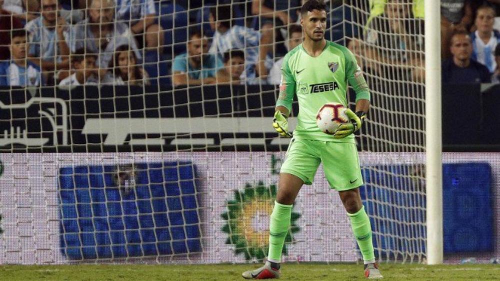 منير المحمدي يٌؤمّن الفوز والصدارة لملقا بتصدياتٍ حاسمة