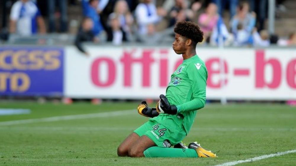 المنتخب المغربي الأولمبي يُوجه الدعوة لحارس بريستول روفرز