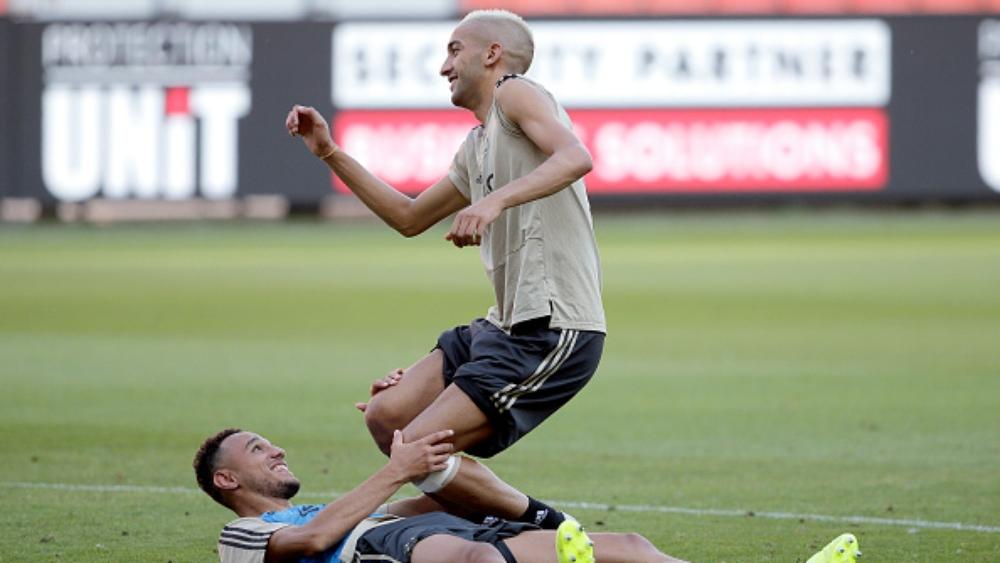 زياش ومزراوي يحظيان بالرسمية في موقعة "أليانز أرينا"