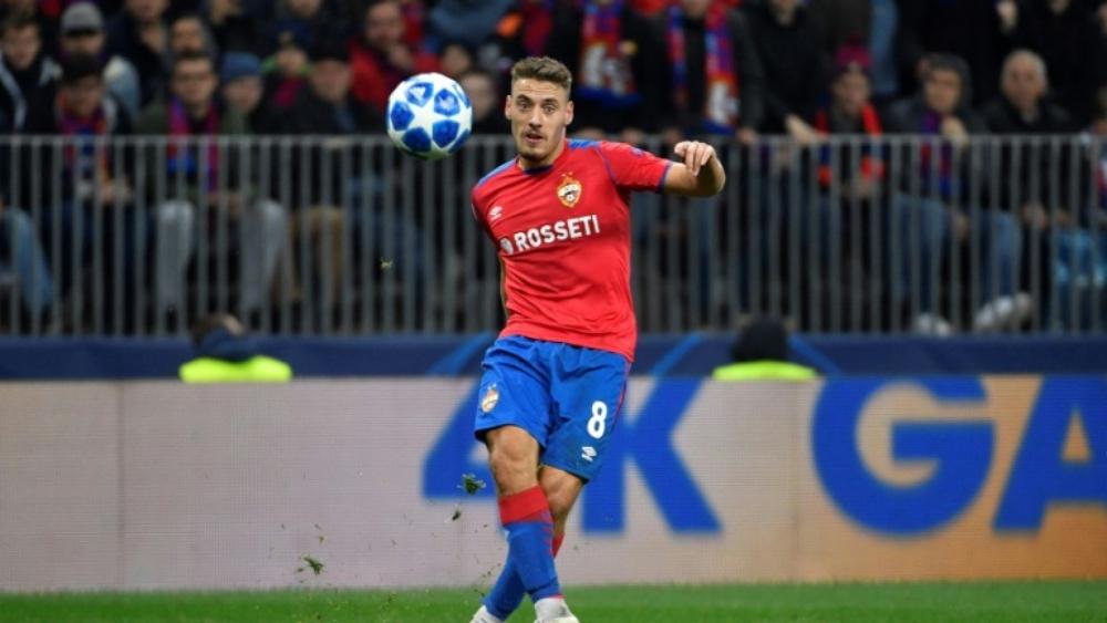 بطلة الوثب العالي فلاشيتش تُهنىء شقيقها بتسجيله في ريال مدريد