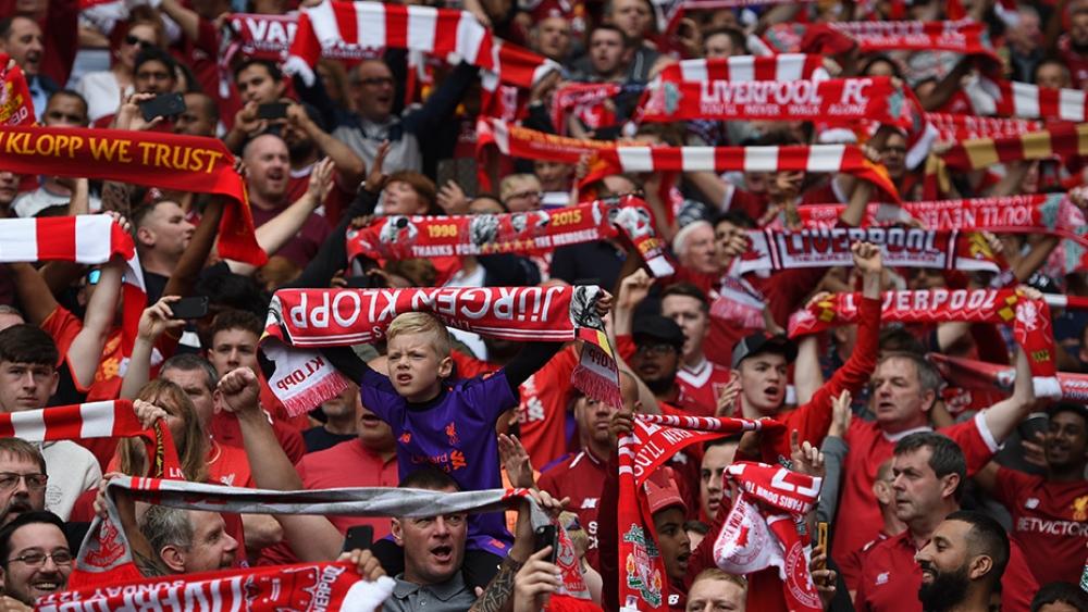 إصابة مشجع لليفربول بعد الاعتداء عليه في نابولي