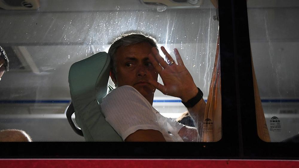 عقوبة منتظرة في حق اليونايتد بعد مباراة فالنسيا