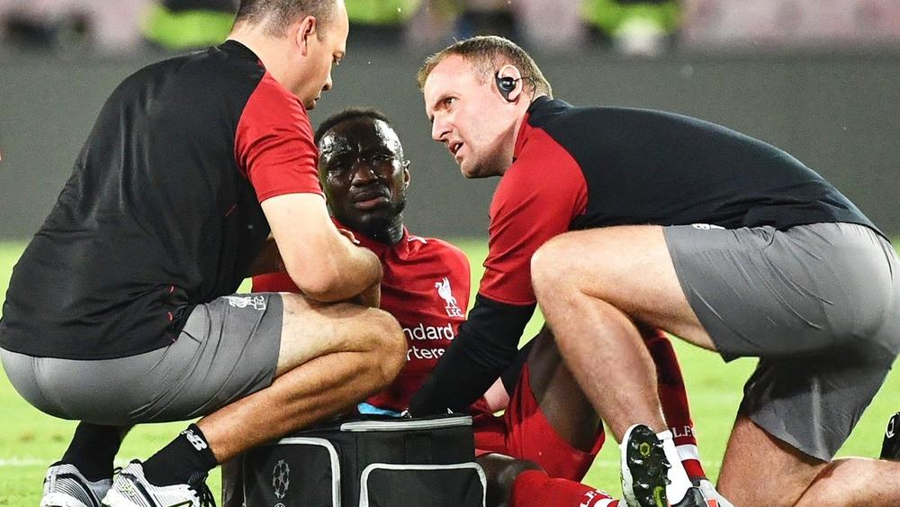 خروج كيتا مصابًا ضد نابولي، والقلق يساور جماهير ليفربول