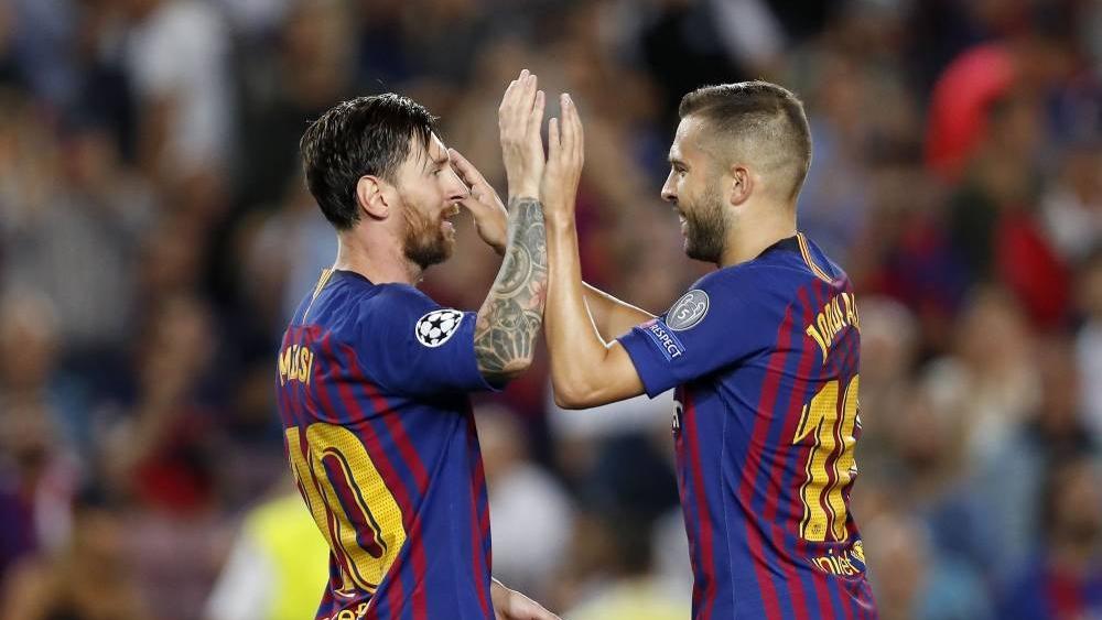 ألبا: "'The Best' مجرد كذبة... ميسي يأكل على طاولة لوحده"