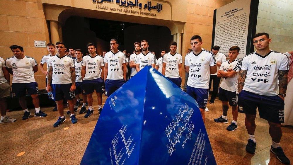 بالصور | نجوم "التانجو" يزورون معالم السعودية