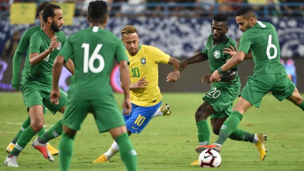 نيمار يُظهر إعجابه بلاعبين في صفوف السعودية