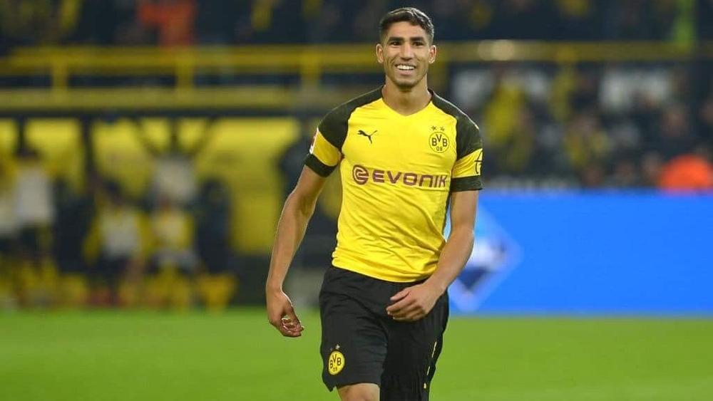 موقع إسباني يُكيل المديح لحكيمي ويُثمِّن مستواه الحالي