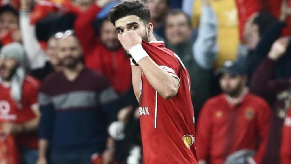 آزارو يعود للأهلي بـ"أسنان مكسورة"!