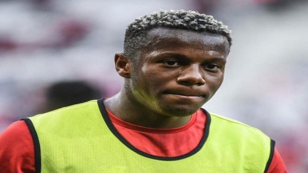 الجامعة تواجه العديد من الإنتقادات بعد قرار "شالكه" بمجالسة منديل بسبب شتمه لأحد متابعيه