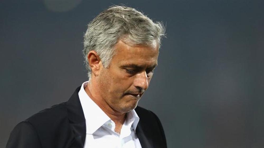 شبح الإقالة يحوم حول 3 مدربين للأندية العملاقة