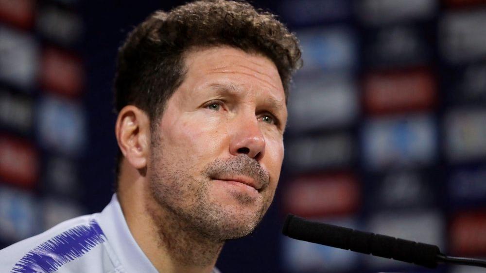 سيميوني يزيد الغموض حول مستقبله مع الأتلتيكو