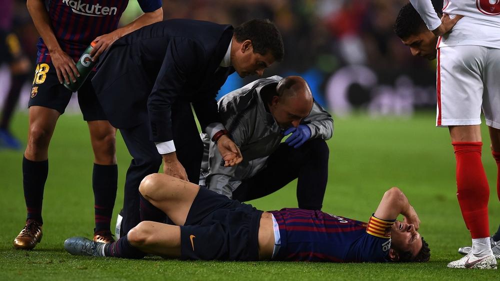 مشجعو برشلونة في مواجهة خيبة غياب ميسي عن "الكلاسيكو"