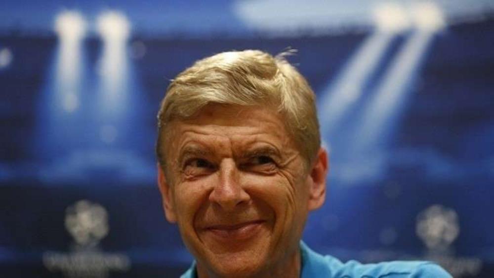 فينجر يقترب من التدريب في "الكالتشيو"