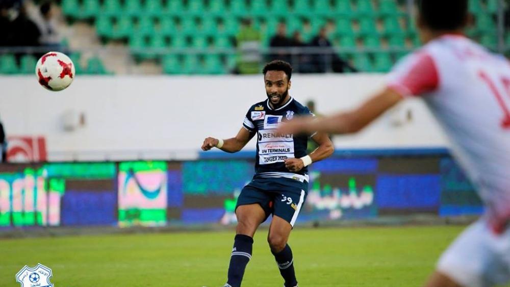 الطاقم الطبي لإتحاد طنجة يحدد مدة غياب عصام الراقي