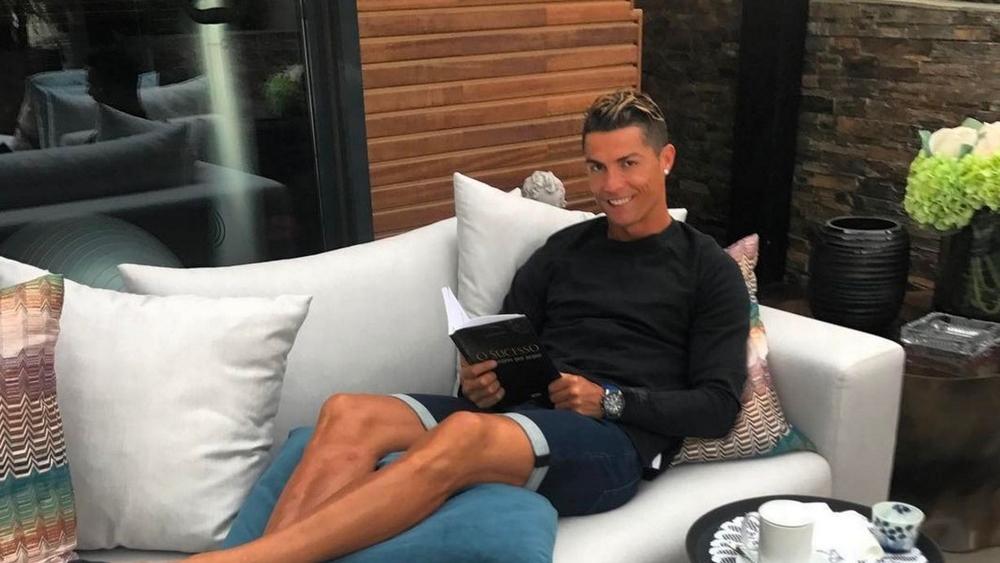 رونالدو يوقع عقودا غريبة مع خدمه ويُحصن نفسه بعد الوفاة!