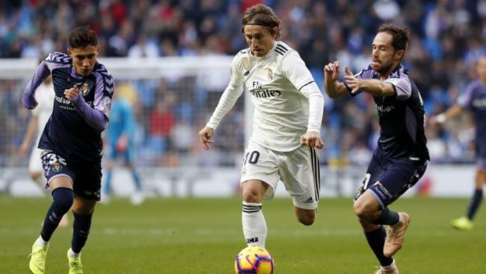 مدرب كرواتيا مُدافعاً عن مودريتش: "عندما يخسر ريال مدريد، يلومون الأجانب"