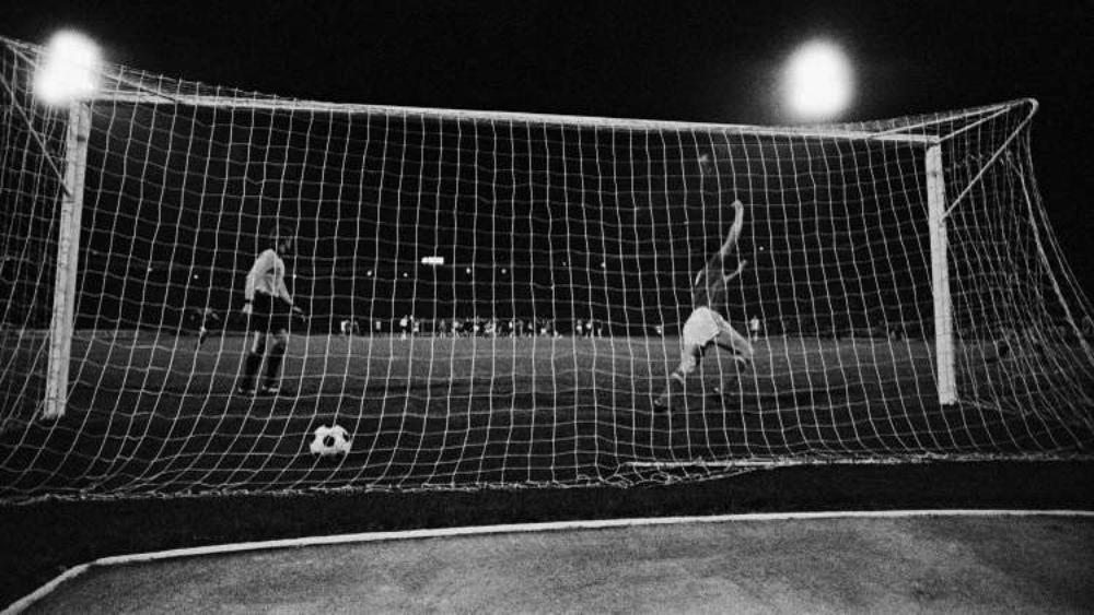 الأسطورة بانينكا: "هذا هو سر ركلتي في يورو 1976، وراموس أفضل من يُقلدني"