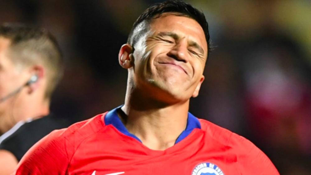 سانشيز يؤكد تدهور مستواه بإضاعة ركلة جزاء مع تشيلي