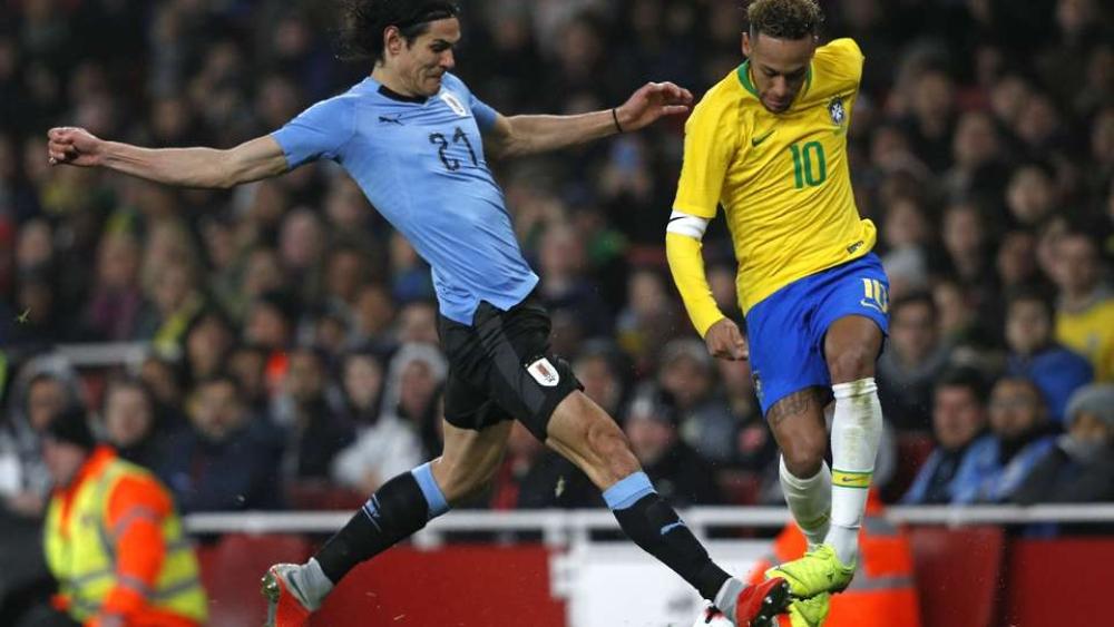 نيمار قد يدفع كافاني للعودة إلى "الكالتشيو"