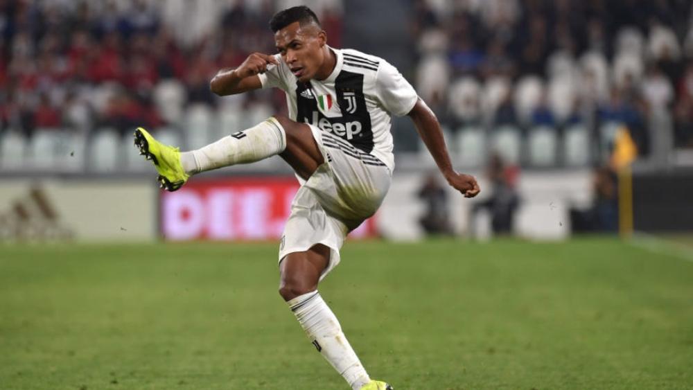 أليكس ساندرو: أرغب باللعب في الدوري الإنجليزي