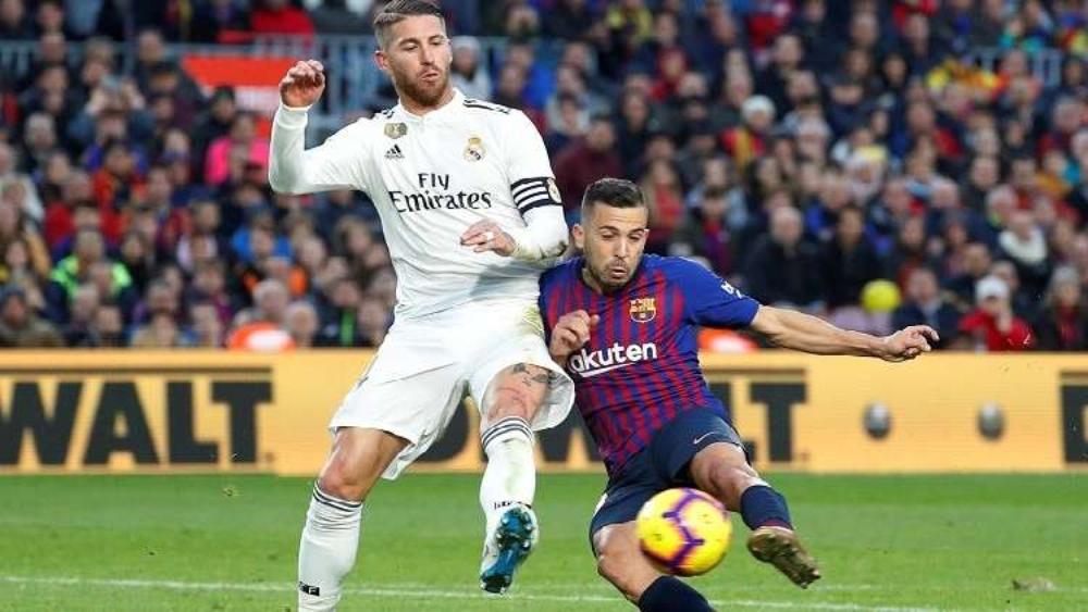 ألبا ينتقد إدارة برشلونة ويتضامن مع راموس