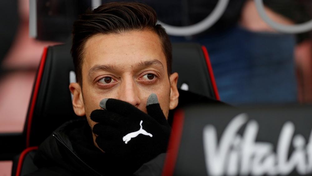 إيمري يكشف سر استبعاد أوزيل