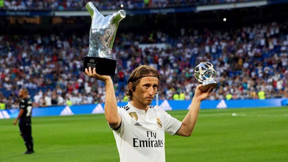 مودريتش ينال جائزة جديدة قبل حفل الكرة الذهبية