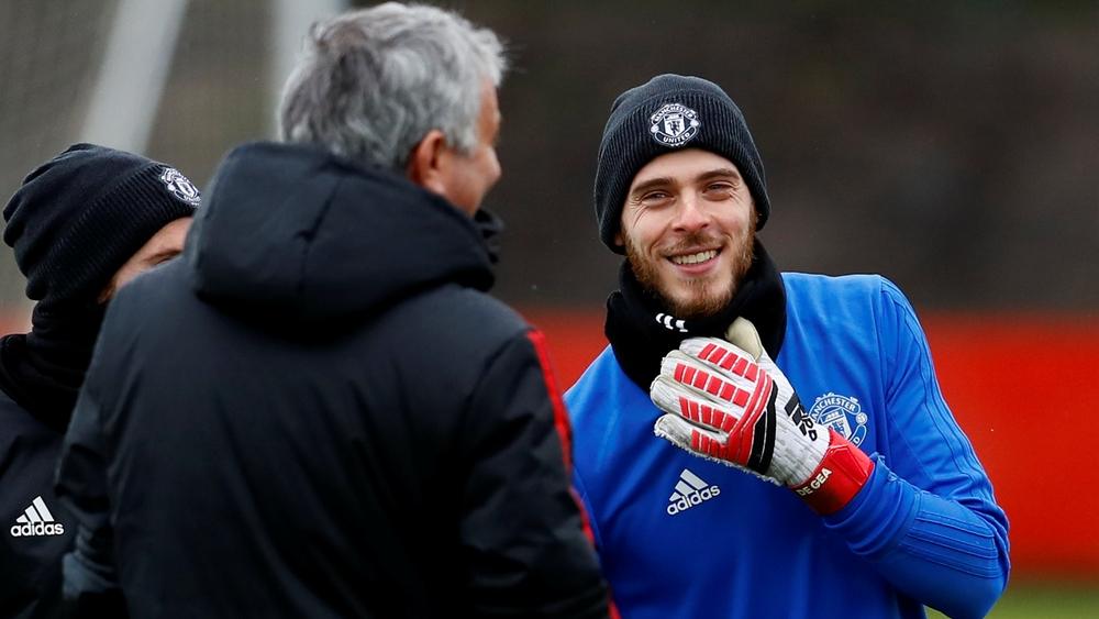 مورينيو يُكذب "الميرور" ويكشف رغبة دي خيا