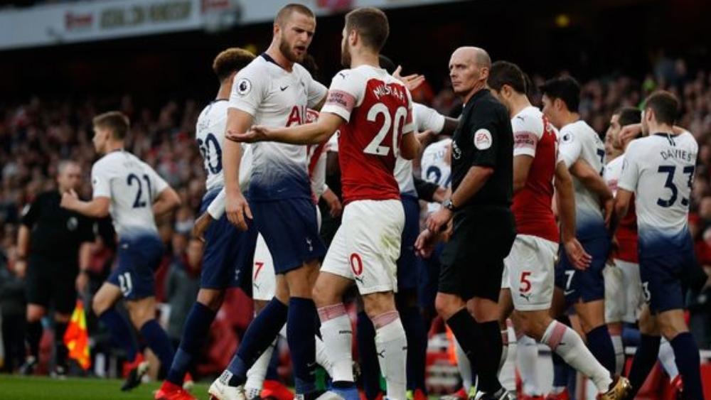 بالصورة | تعرف على سبب الشجار العنيف في ديربي شمال لندن