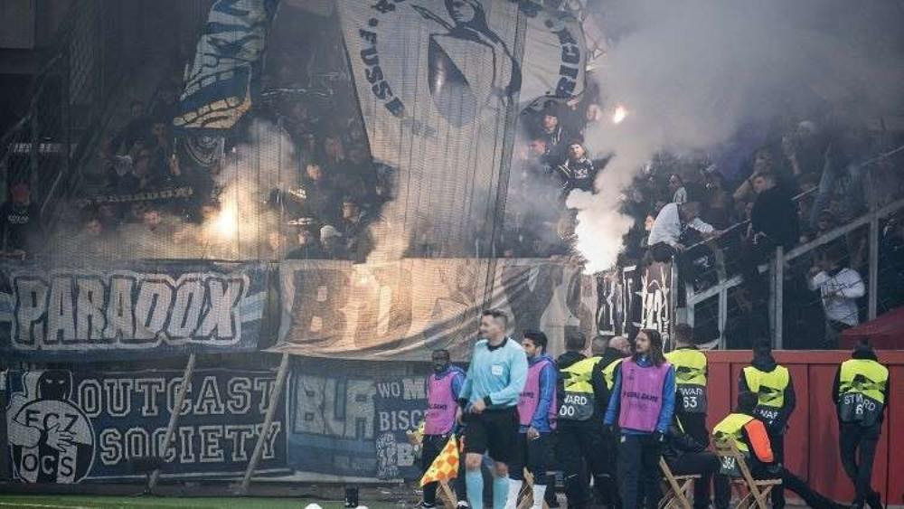 زيوريخ ينتفض ضد جماهيره بسبب "الموز"!