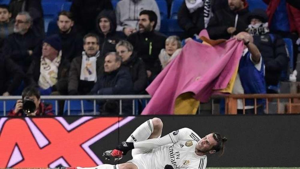 لافتة مثيرة تمنح مشجع سسكا هدية ثمينة