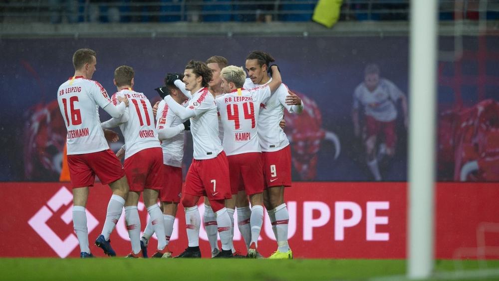 لايبزيج يسحق ماينز برباعية في الدوري الألماني