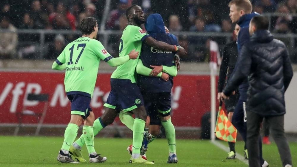 شالكه وباير ليفركوزن ينتصران في البوندسليجا