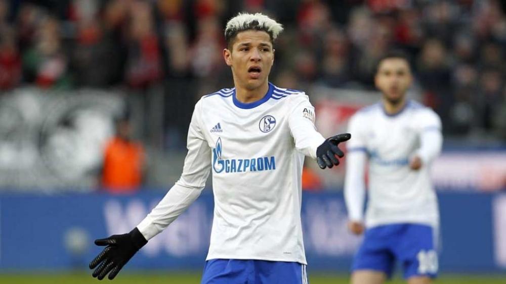 شالكه04 يُفكِّر في الاستغناء عن خدمات لاعبه المغربي