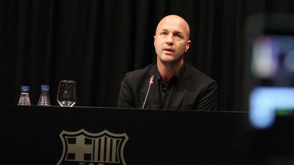 نجل كرويف يُحذِّر برشلونة من رحيل ميسي