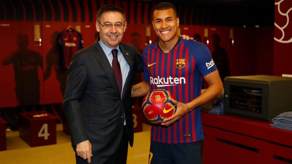 برشلونة يقدم أولى صفقاته في الميركاتو الشتوي